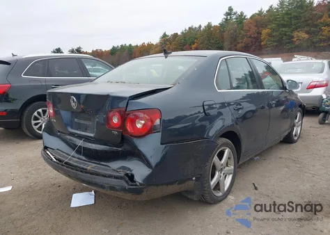 2010 Volkswagen Jetta Tdi z USA, uszkodzony, nr VIN 3VWRL7AJ9AM048221